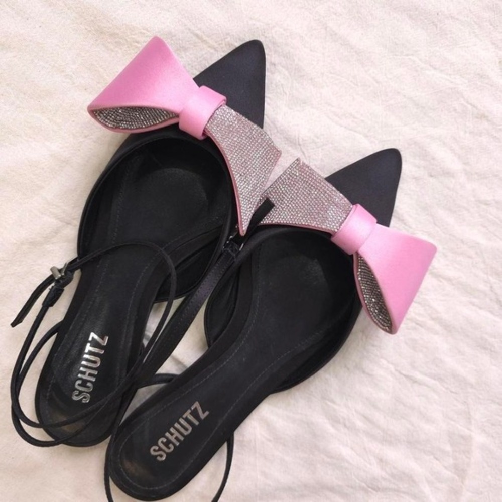 Schutz Kirsten pointed toe flats
Pink‎ bow + rhinestone detail ✨